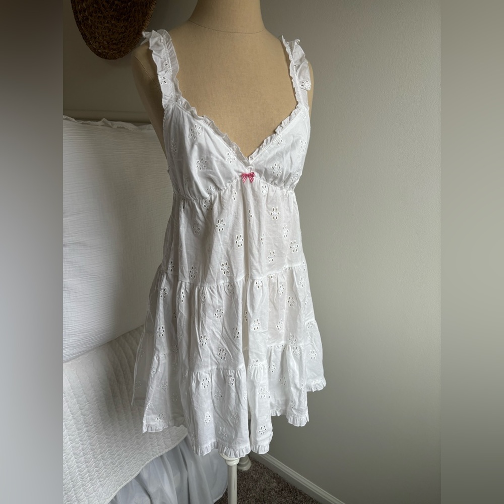 Victoria’s Secret white eyelet night gown NWT